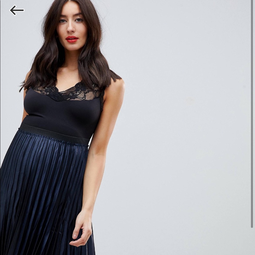 Mama Licious Black Lace Trim Top